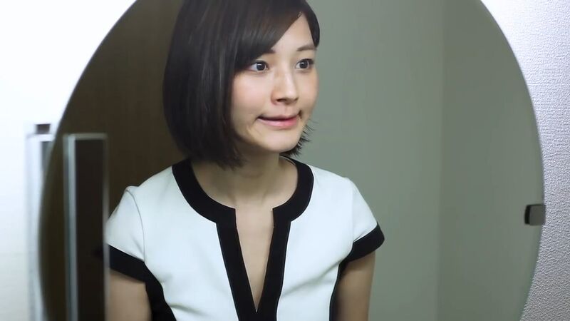 File:Android Girl Morning Routine 20.jpg